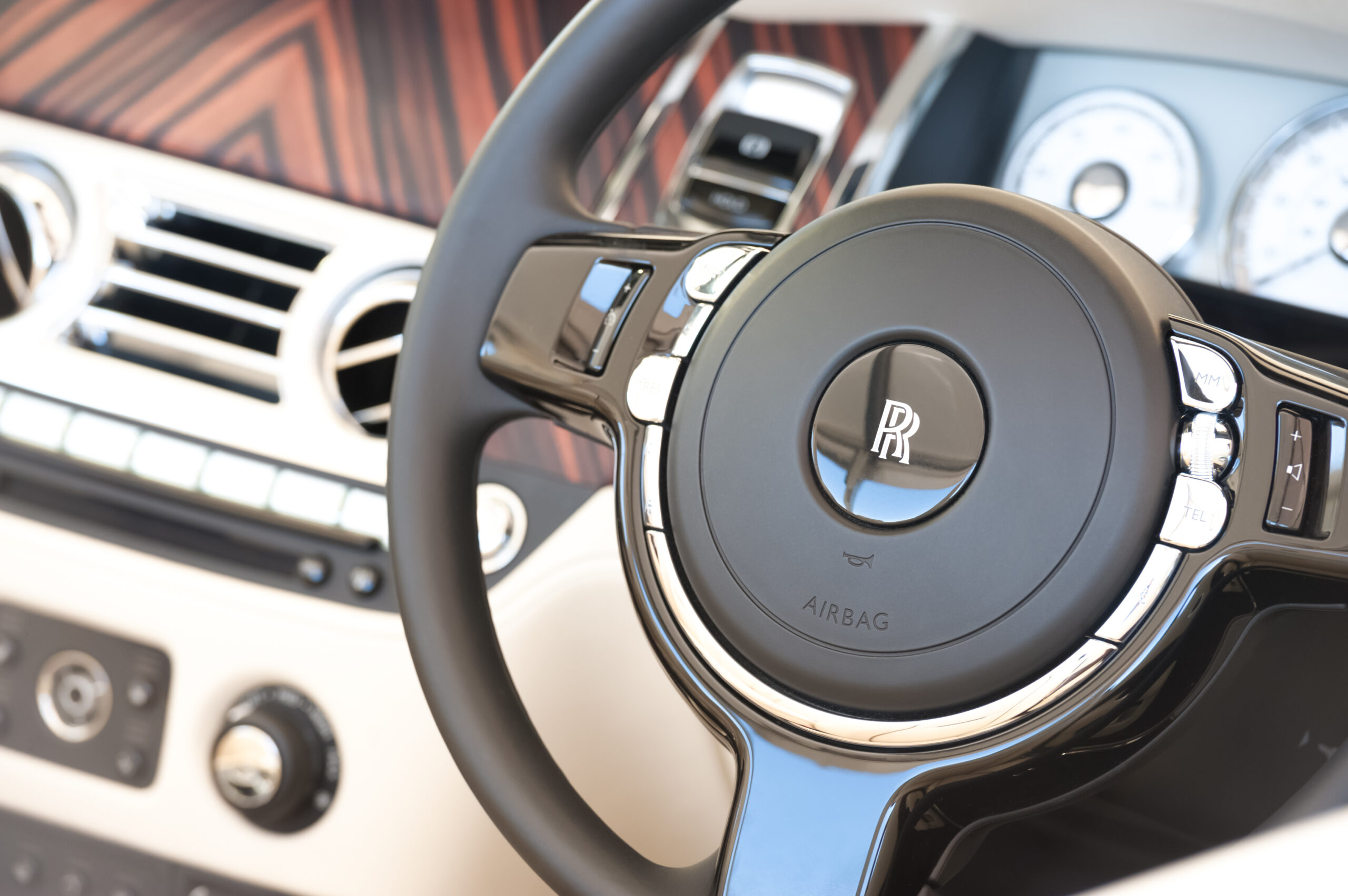 Laverstoke,,Uk,-,August,25:,Luxurious,Steering,Wheel,And,Dashboard