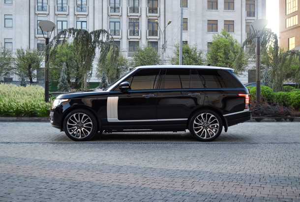 Yerevan,,Armenia,-,10,August,2019.,Dark,Black,Luxury,Range